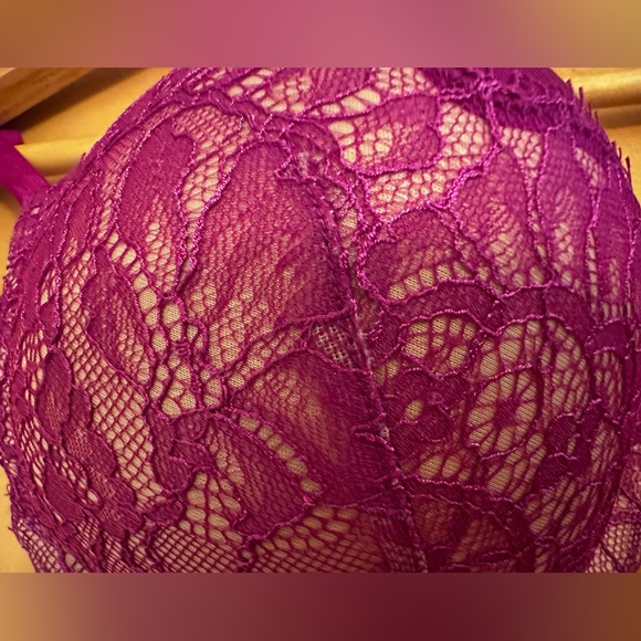 Victoria’s Secret Push-Up Bra. 32C - Picture 3 of 4